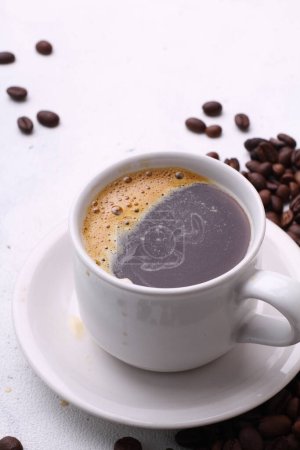 Foto de Taza de café sobre un fondo oscuro - Imagen libre de derechos