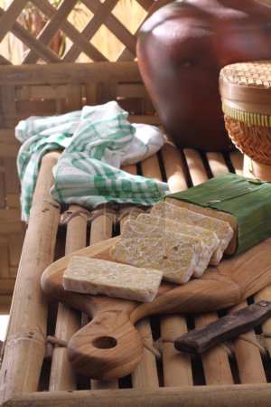Téléchargez les photos : Ensemble de savon artisanal traditionnel et une bougie dans le sauna - en image libre de droit