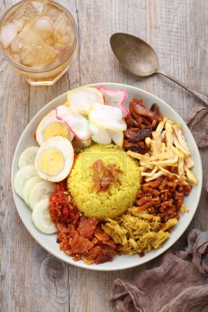 Téléchargez les photos : Plat traditionnel thaï, nourriture et boisson indienne. - en image libre de droit