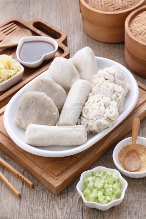 Foto de Albóndigas de comida china, albóndigas de arroz al vapor con verduras y especias - Imagen libre de derechos