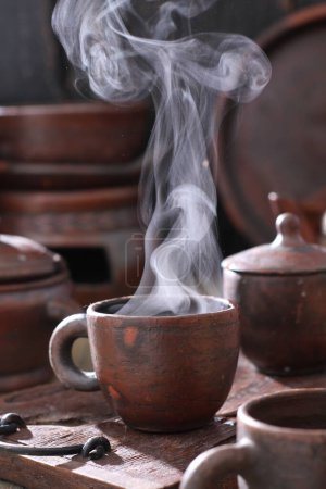 Téléchargez les photos : Cérémonie du thé dans la cuisine - en image libre de droit