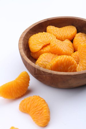 Foto de Fruta naranja fresca aislada sobre fondo blanco - Imagen libre de derechos