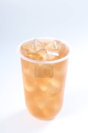 Téléchargez les photos : Une tasse de thé glacé - en image libre de droit