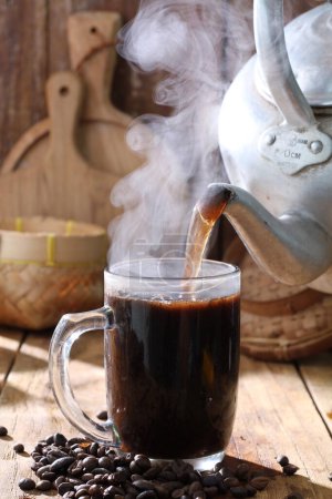 Téléchargez les photos : Café noir boisson chaude - en image libre de droit