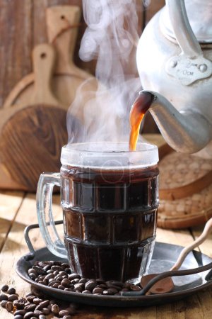 Foto de Taza de café sobre fondo de madera - Imagen libre de derechos