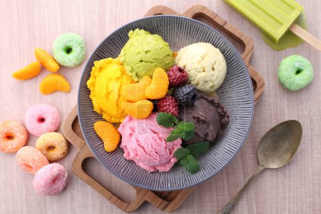 Foto de Comida coreana, pastel de arroz, pastel de arroz y helado - Imagen libre de derechos
