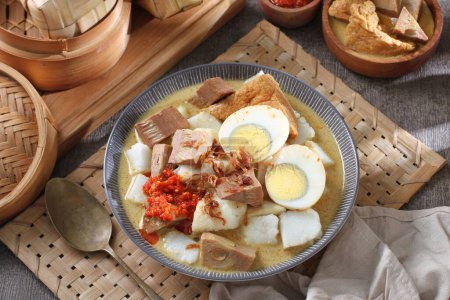 Téléchargez les photos : Nouilles de riz aux poissons, nourriture asiatique - en image libre de droit