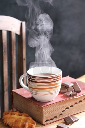 Téléchargez les photos : Coupe de chocolat chaud avec guimauves - en image libre de droit