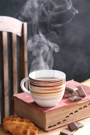 Téléchargez les photos : Tasse de café au chocolat et guimauves. - en image libre de droit
