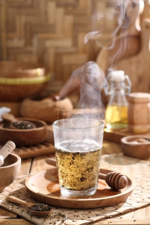 Téléchargez les photos : Thé chaud au miel - en image libre de droit