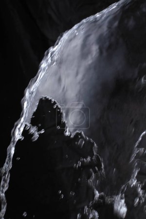 Foto de Cascada en fondo blanco y negro - Imagen libre de derechos