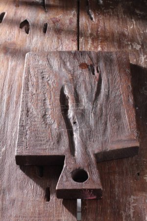 Foto de Talla en madera en forma de cruz - Imagen libre de derechos
