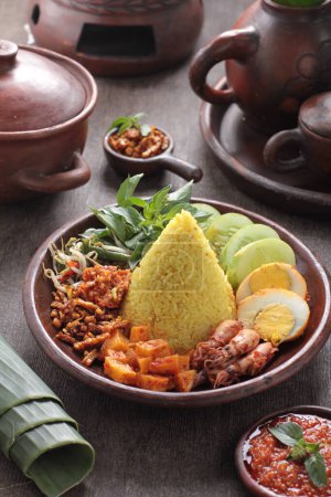 Téléchargez les photos : Gros plan de curry indien avec riz et légumes - en image libre de droit
