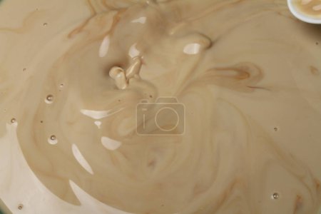 Foto de Salpicadura de leche en la piscina de leche - Imagen libre de derechos