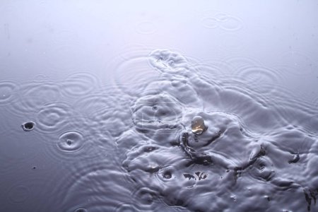 Foto de Hermosa gota de agua en un vaso - Imagen libre de derechos