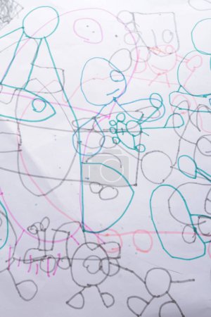 Téléchargez les photos : Bekasi, Indonésie, 14 novembre 2023, Livre de dessin pour enfants gribouille avec des formes d'objets mignons et artistiques, avec différentes couleurs - en image libre de droit