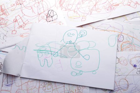 Foto de Dibujo infantil de un papel - Imagen libre de derechos