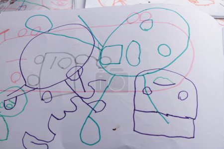 Téléchargez les photos : Dessin du dessin d'un enfant - en image libre de droit