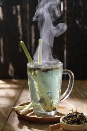 Téléchargez les photos : Tasse de thé vert - en image libre de droit