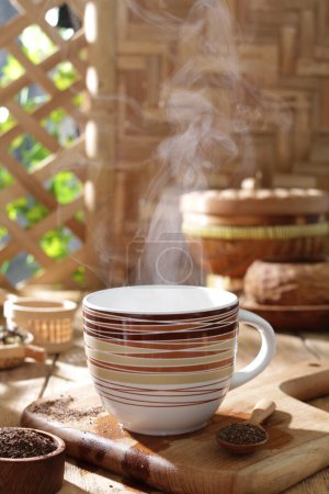 Téléchargez les photos : Tasse de café avec boisson chaude - en image libre de droit