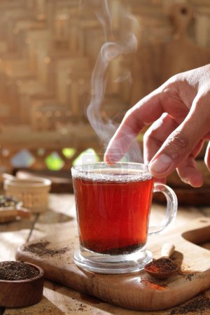 Téléchargez les photos : Cup of coffee with tea on wooden table - en image libre de droit