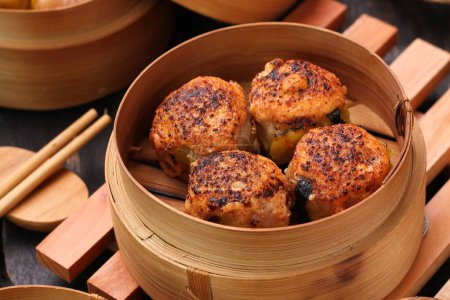 Téléchargez les photos : Nourriture chinoise - poulet cuit à la vapeur - en image libre de droit