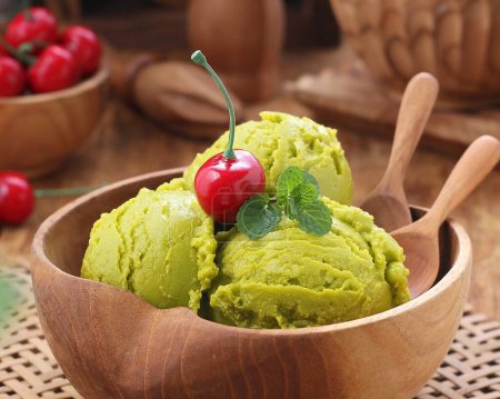 Téléchargez les photos : Cuillère à crème glacée au thé vert - en image libre de droit