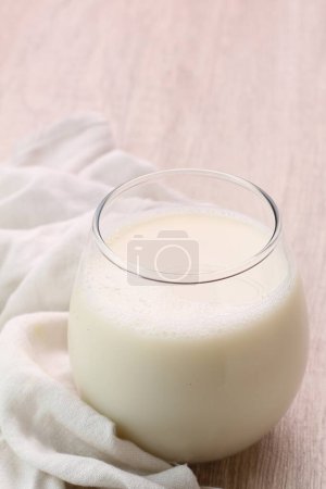 Téléchargez les photos : Verre de lait savoureux - en image libre de droit