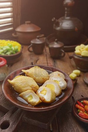 Foto de Huevos fritos con verduras y especias - Imagen libre de derechos