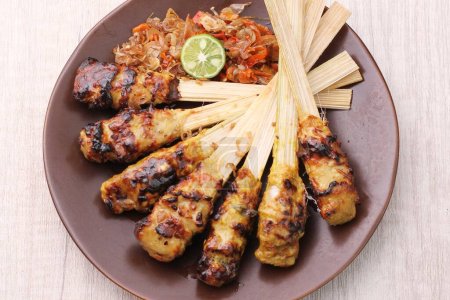 Téléchargez les photos : Poulet tikka kabay aux légumes grillés - en image libre de droit