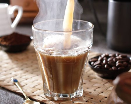 Téléchargez les photos : Tasse à café et grains de café - en image libre de droit