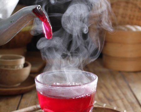 Foto de Bebida de té con té rojo caliente - Imagen libre de derechos