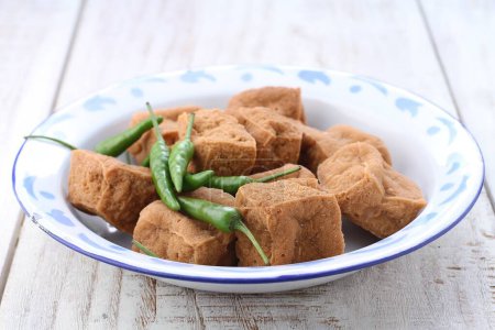 Téléchargez les photos : Tofu frit à la sauce soja - en image libre de droit