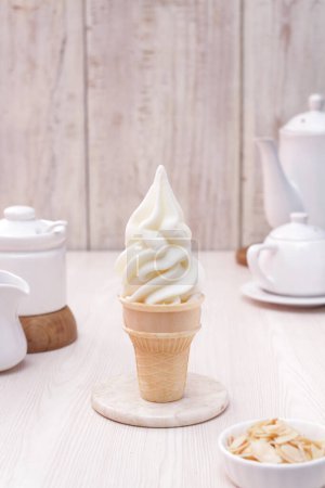 Téléchargez les photos : Crème glacée aux cônes de gaufres - en image libre de droit