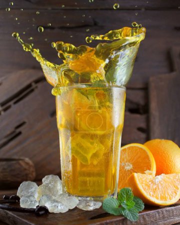 Téléchargez les photos : Boisson froide au citron et menthe - en image libre de droit