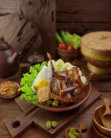 Téléchargez les photos : Nourriture traditionnelle indonésienne, poulet frit - en image libre de droit