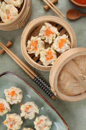 Téléchargez les photos : Nourriture traditionnelle chinoise - boulette à la vapeur - en image libre de droit