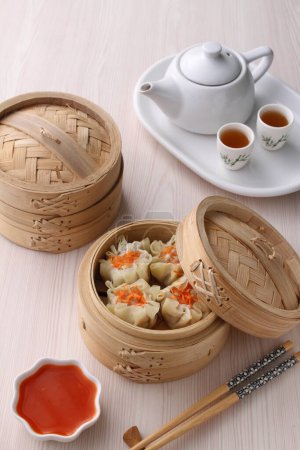 Téléchargez les photos : Cuisine chinoise. thé chinois traditionnel - en image libre de droit