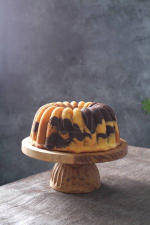 Foto de Pastel de chocolate con nueces y menta - Imagen libre de derechos