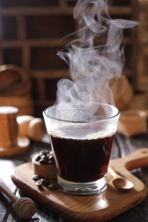 Téléchargez les photos : Grains de café avec fumée - en image libre de droit