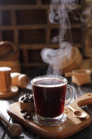 Téléchargez les photos : Café chaud à la vapeur - en image libre de droit