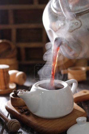 Téléchargez les photos : Tasse de café sur la table - en image libre de droit