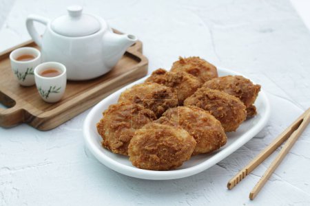 Téléchargez les photos : Poulet poulet chinois poulet frit au sésame et sauce - en image libre de droit