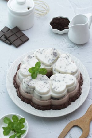 Téléchargez les photos : Mousse au chocolat et crème fouettée - en image libre de droit