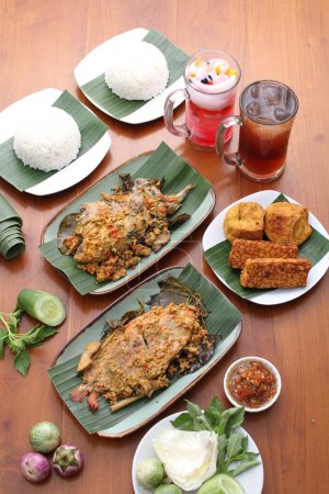 Foto de Comida indonesia, arroz, pollo - Imagen libre de derechos