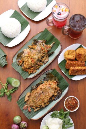 Téléchargez les photos : Riz riz au curry et pâte de porc - en image libre de droit
