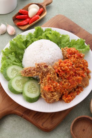 Photo for Thai spicy chicken rice and minced pork with vegetable, spicy food, thai cuisine style - Royalty Free Image