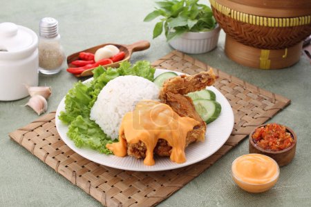 Téléchargez les photos : Curry de poulet et riz - en image libre de droit
