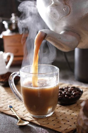 Téléchargez les photos : Tasse de café sur la table - en image libre de droit