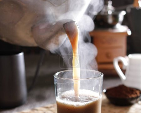 Foto de Café con leche en un vaso - Imagen libre de derechos